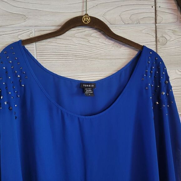Torrid Asymmetrical Studded Chiffon Blouse SZ 4XL Alternative Electric Blue Plus - Picture 2 of 5